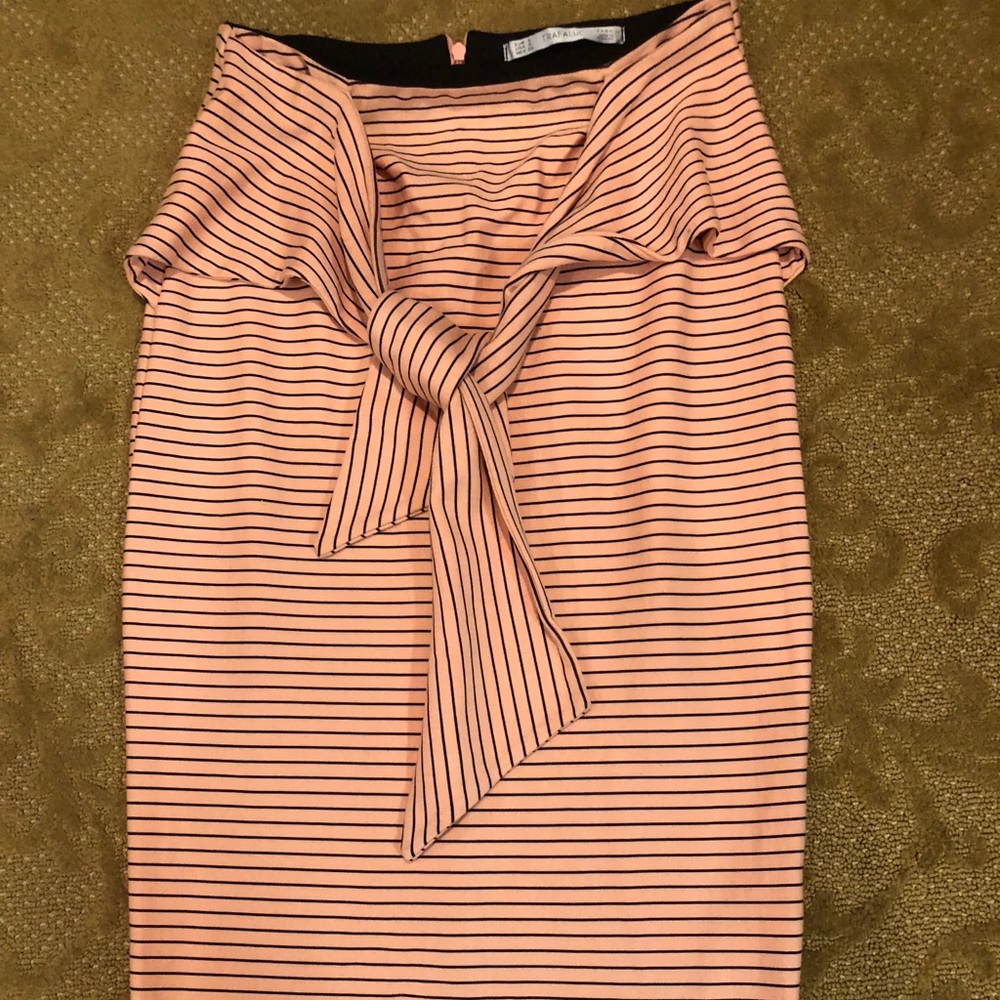 Zara’s skirt size small